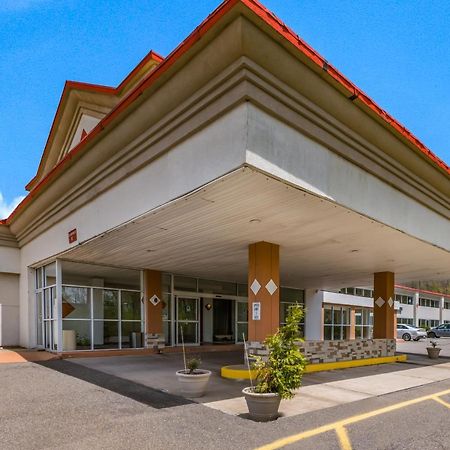 Red Carpet Inn & Suites Hazleton Eksteriør billede
