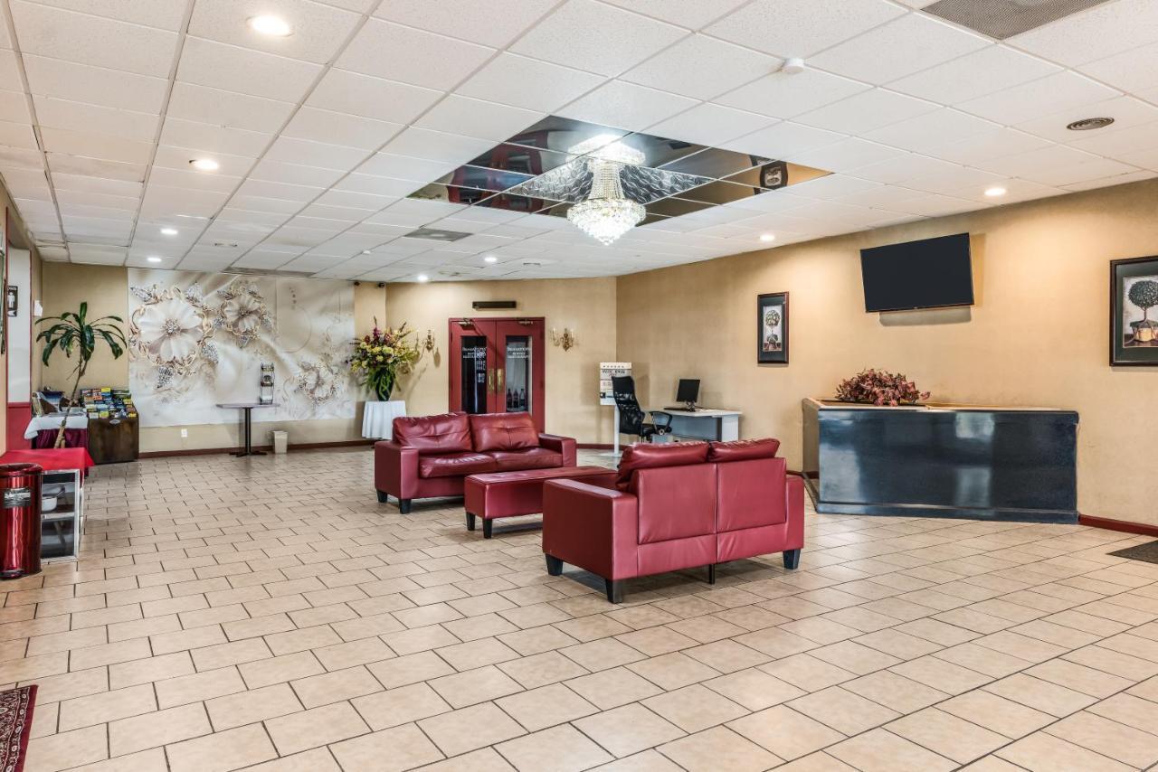 Red Carpet Inn & Suites Hazleton Eksteriør billede