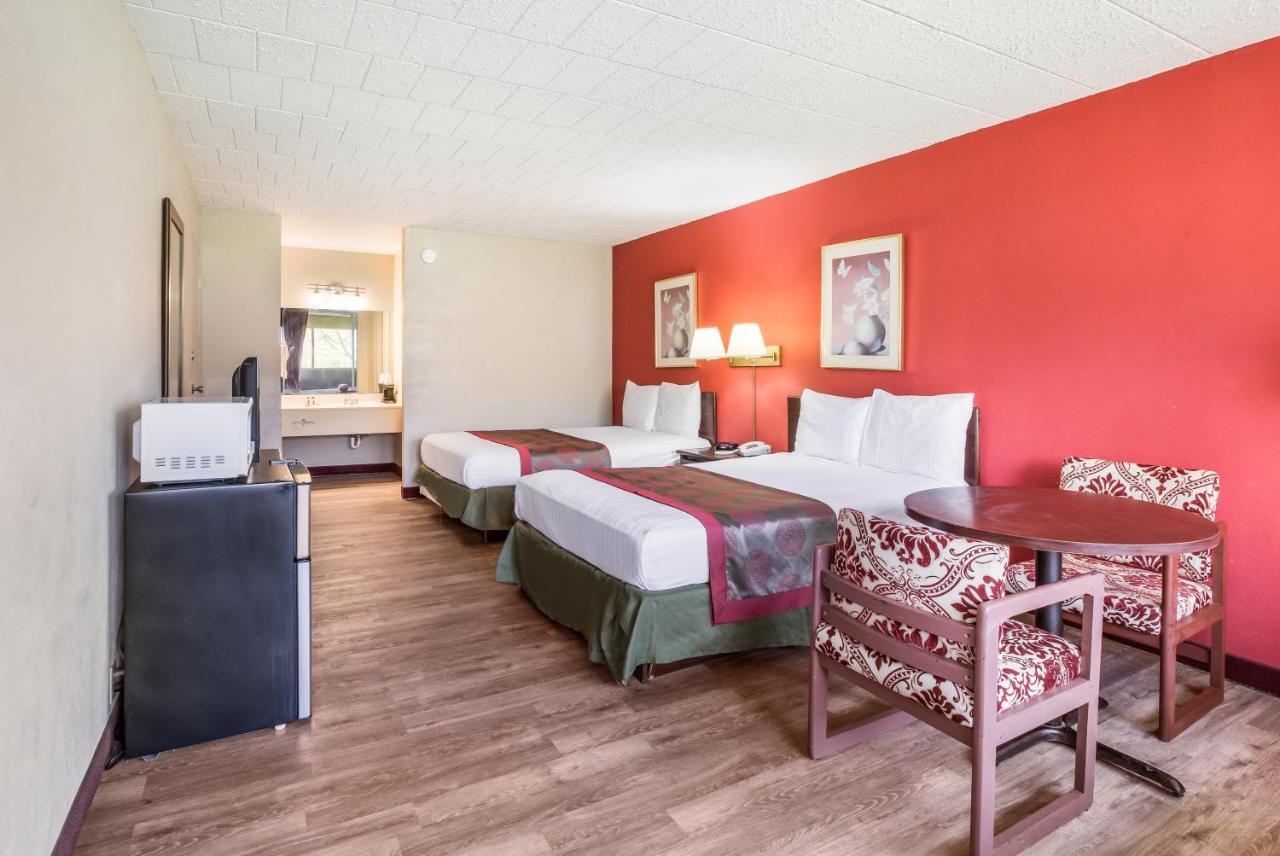 Red Carpet Inn & Suites Hazleton Eksteriør billede