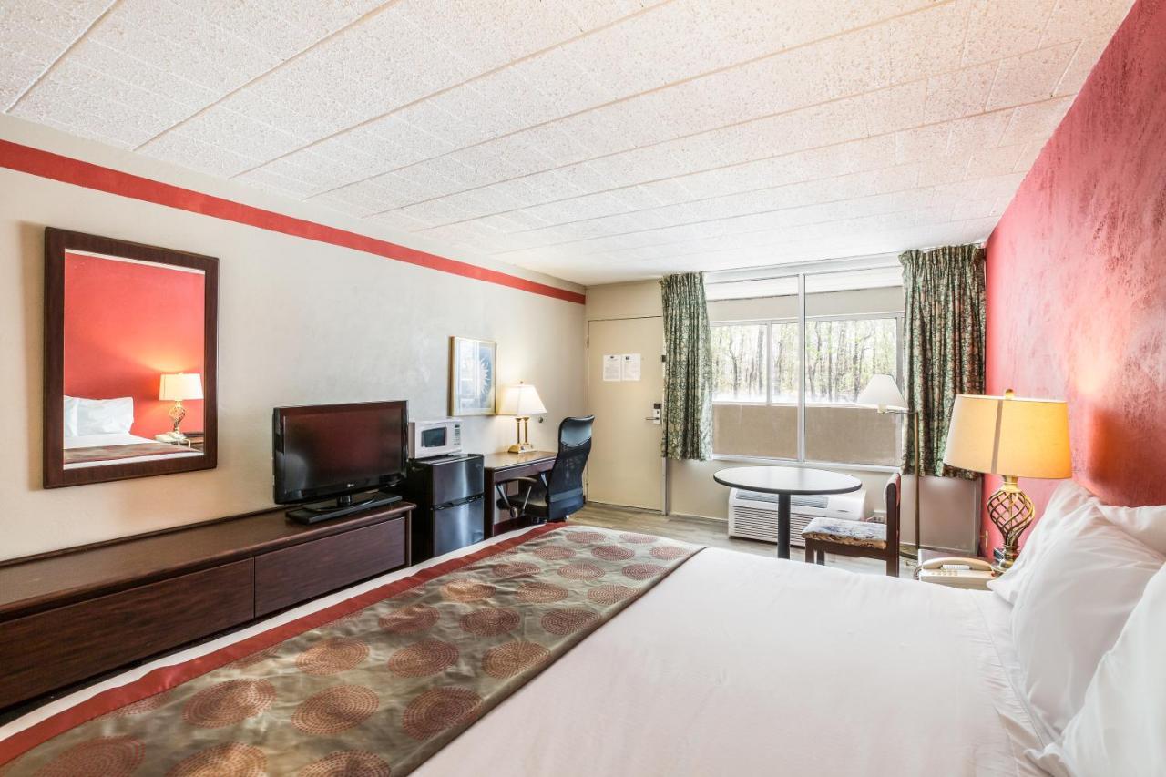 Red Carpet Inn & Suites Hazleton Eksteriør billede