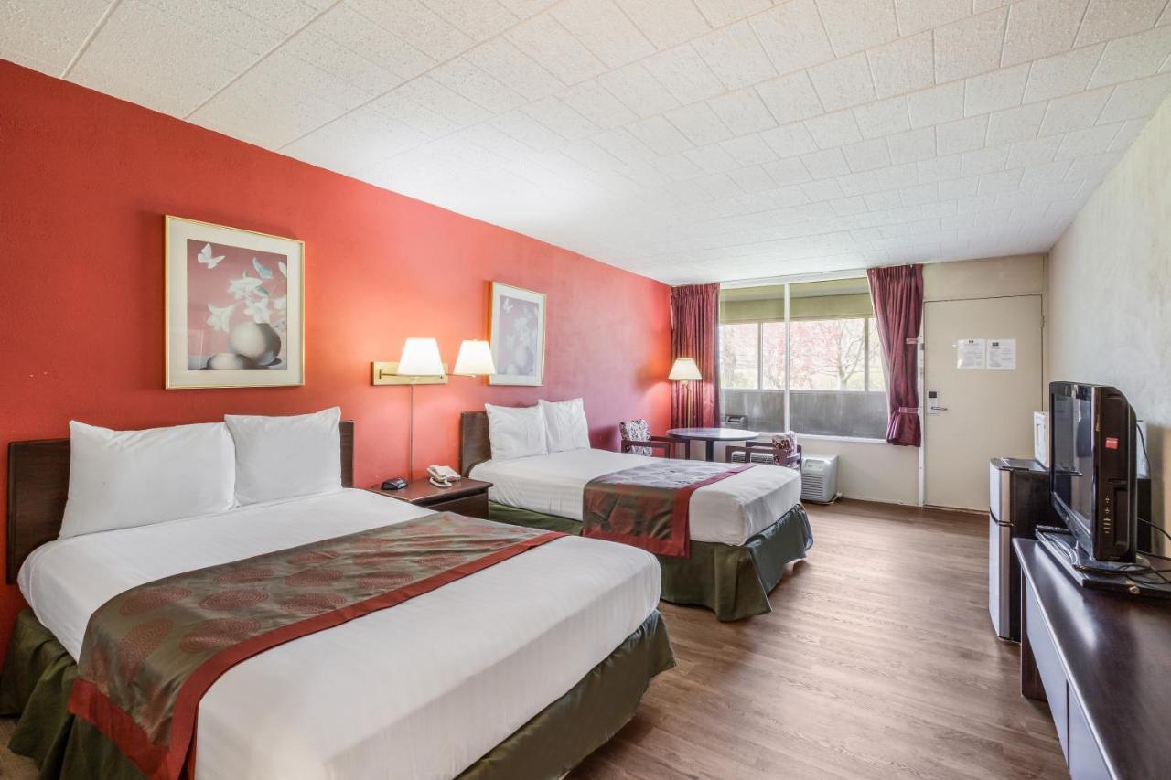 Red Carpet Inn & Suites Hazleton Eksteriør billede