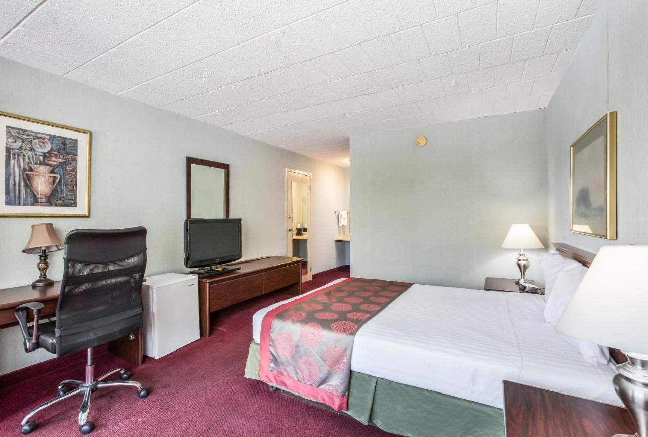 Red Carpet Inn & Suites Hazleton Eksteriør billede